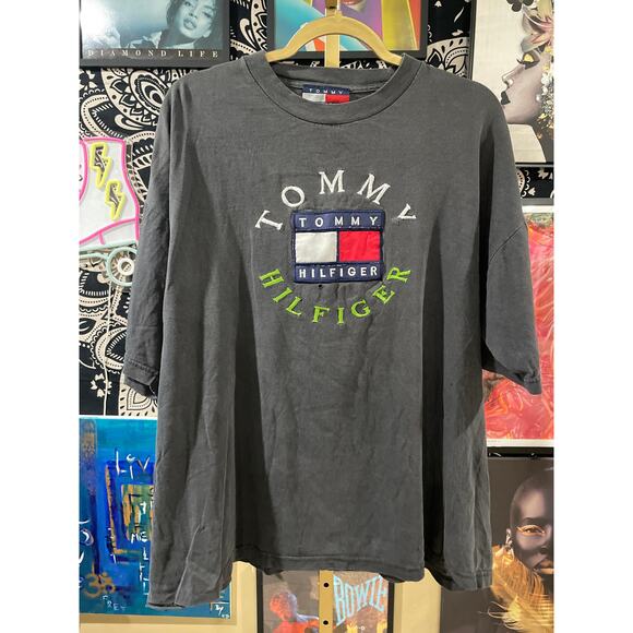 Vintage Y2K Tommy Hilfiger Streetwear Graphic Tee Embroidery Patch Oversized XL - Picture 1 of 8